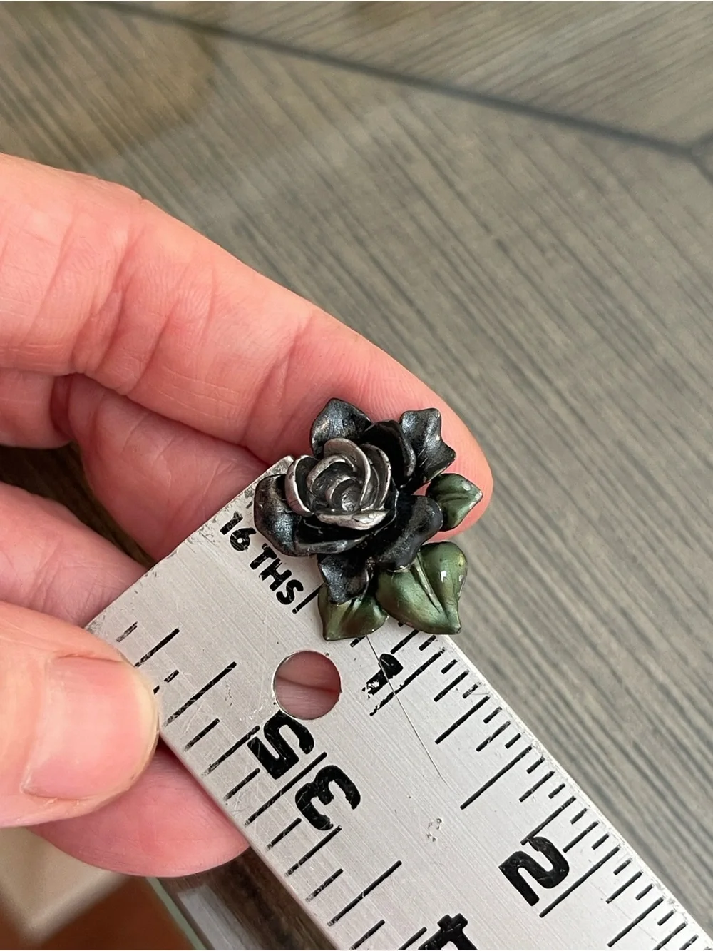 Vintage Style Dark Black - Grey Rose Stud Earrings
